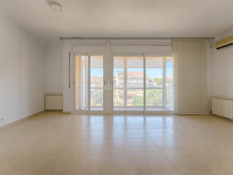 Foto a4bc227c-ea75-4b32-8eca-70abb0e43f90. Duplex with heating parking in Creu de la Mà Figueres