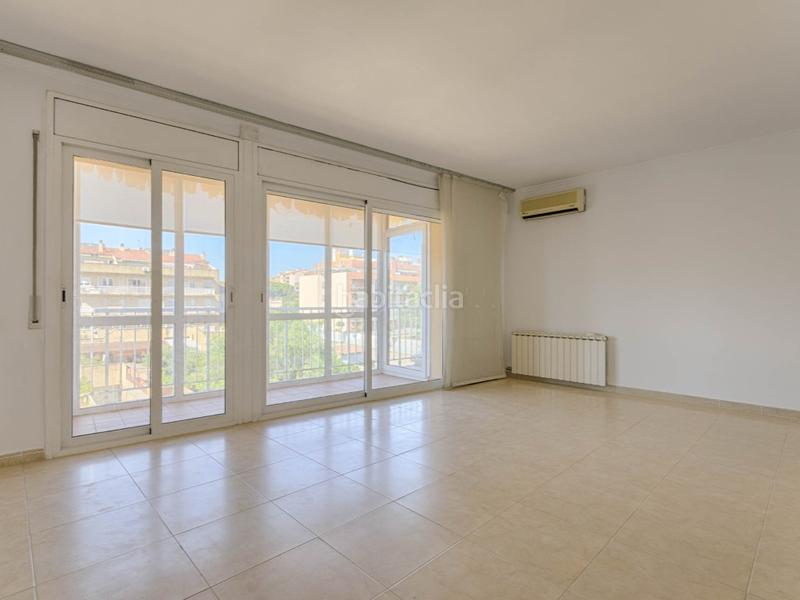 Foto a975add3-9172-433b-8eba-69321810aa3e. Duplex with heating parking in Creu de la Mà Figueres