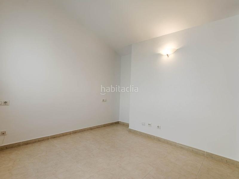 Foto ae9689af-fa27-4529-b0b3-68dbdf73f348. Duplex with heating parking in Creu de la Mà Figueres