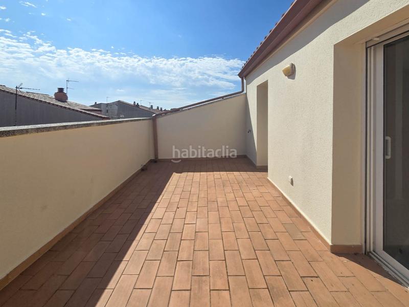 Foto b461e452-b5dc-4a08-a25b-49883d43f74a. Duplex with heating parking in Creu de la Mà Figueres