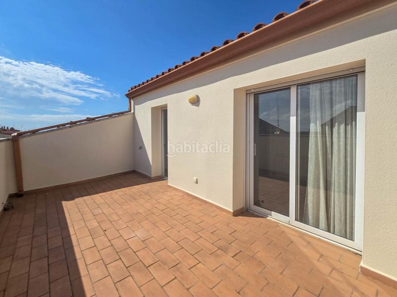 Foto e07c1708-4eb7-4b9a-8ef1-03e40bf0e83b. Duplex with heating parking in Creu de la Mà Figueres