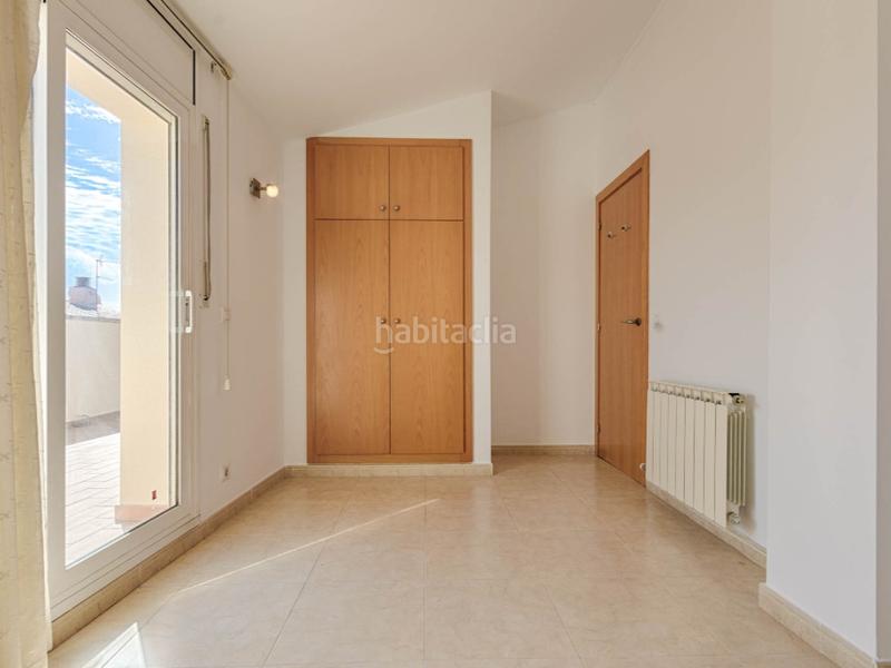 Foto f21eb037-1a17-4305-90ec-af93aefec09b. Duplex with heating parking in Creu de la Mà Figueres