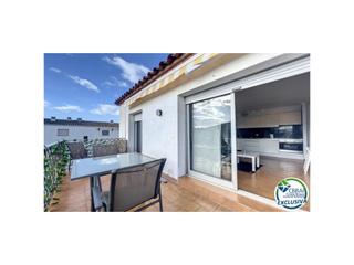 Flat in Sector poblat tipic/av. canal 19. Encantador apartamento con licencia turística en empuriabrava  s