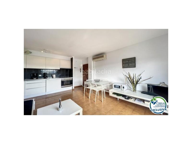 Foto 3b4f7d90-216a-4f31-9294-e5896d54d088. Appartamento in sector poblat tipic/av. canal 19 in Empuriabrava