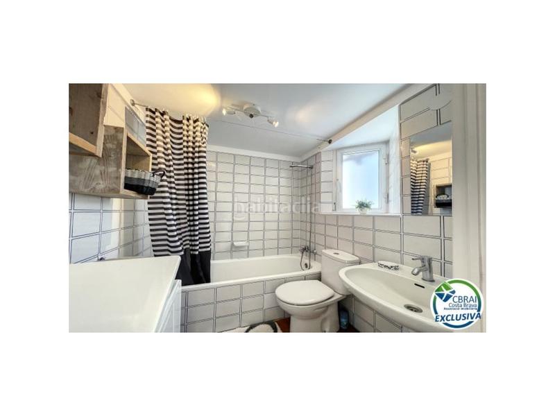 Foto bdd2f7bb-cd07-4a9f-abdc-89eda47cd6aa. Appartamento in sector poblat tipic/av. canal 19 in Empuriabrava