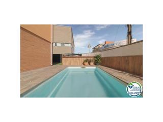 Haus in Sector puigmal a 510. Casa con piscina en puigmal, empuriabrava  4 habitaciones, y ubi