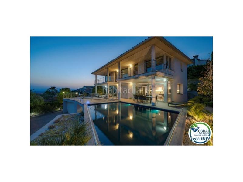 Foto b05398d2-cd04-4e32-a608-18b33d5f667a. Chalet in carrer d'alemanya 74 in Palau-saverdera