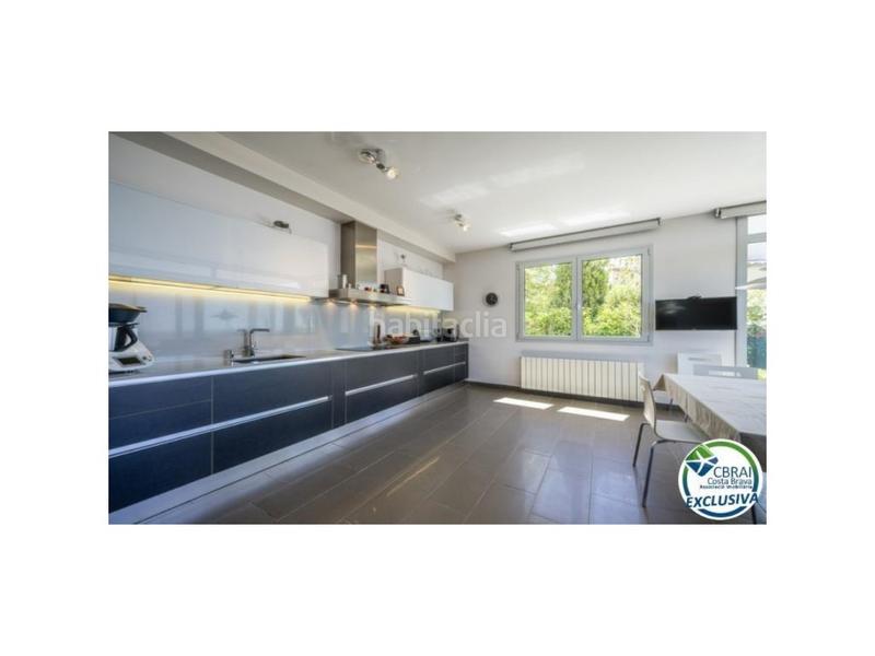 Foto f9c18ae3-a92a-4fe7-ad7a-242ffaaddf1e. Chalet in carrer d'alemanya 74 in Palau-saverdera