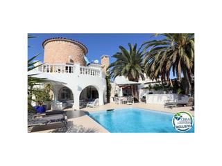 Haus  Carrer norfeu. Gran villa con apartamento para invitados y amarre privado de 12