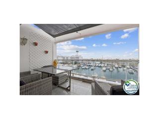 Àtic  Sector del port grec. Áticodúplex reformado con terraza de 8m2 y vistas al mar y al ca