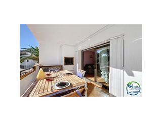 Piso  Calle de josep carner 8. Apartamento increíble con piscina en roses.