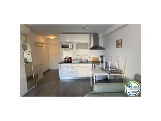 Estudi  Carrer del delta-muga. Estudio reformado a 100 m de la playa en empuriabrava  listo par