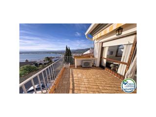 Appartement à Calle de serafi pitarra 2. Apartamento de 1 dormitorio con vista al mar, piscina y parking