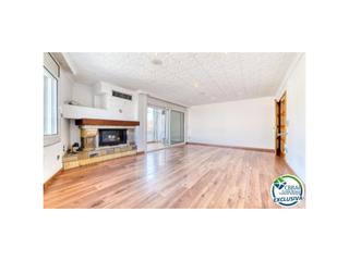 Etagenwohnung in Carretera de les arenes 15. Acogedor apartamento reformado en el centro de roses, a pocos me