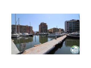 Aparcament de moto a Calle del cap de la gola 30. Amarre en venta en port trébol  santa margarita roses