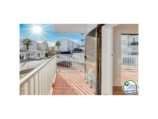 Appartement à Avenida de la gola de l'estany 55. Piso completamente reformado a solo 100 metros de la playa, con