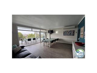 Pis a Calle del port de reig 45. Apartamento renovado con licencia turística, terraza y piscina