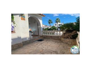 Haus  Carrer de la valira. Casa semi adosada en empuriabrava a reformar, con amarre privado