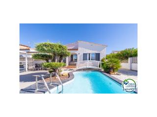 Haus  Calle del cap gros 23. Encantadora casa de una sola planta con piscina  santa margarita