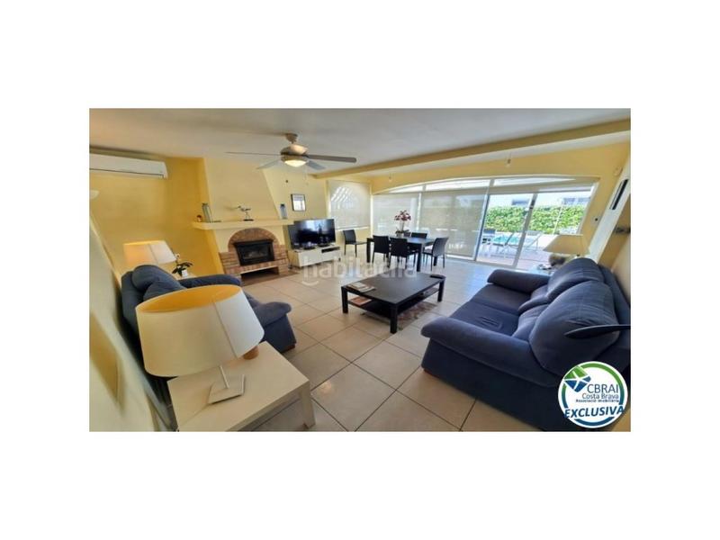 Foto ba584447-f9a3-415b-989e-0c3ec3afe2fc. Casa en carrer montseny 77b casa de una sola planta con licencia turistica en Empuriabrava