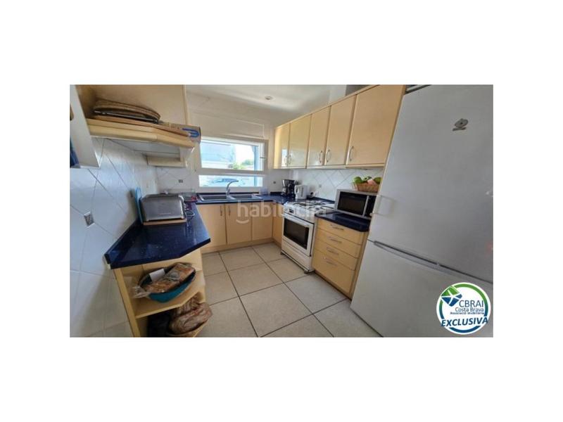 Foto bae75ac7-04b2-40e0-9601-b18e6e356e53. Casa en carrer montseny 77b casa de una sola planta con licencia turistica en Empuriabrava