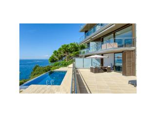 Pis  Carretera canyelles. Excepcional en roses. apartamento de alto standing en primera li