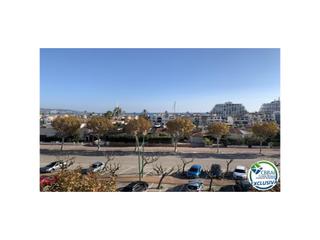 Pis  Edificios royal marine/p tipic. Bonito apartamento con vistas al mar situado en el centro de la