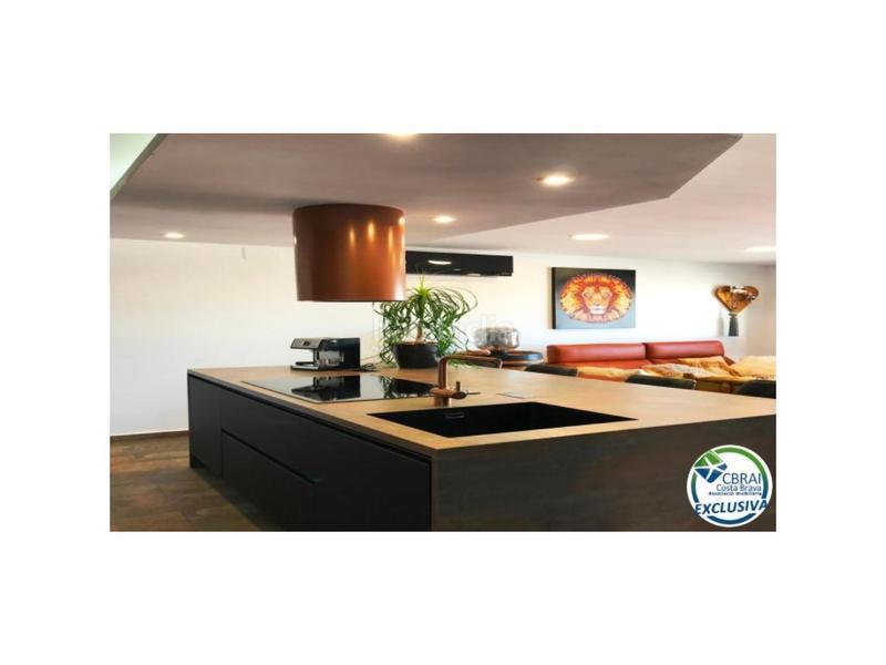 Foto 2cf99222-b208-4cdf-9786-f63da0dc0d9a. Pis a Centre Roses