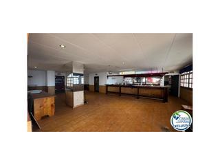 Local Comercial a Avenida de la gola de l'estany 11. En venta local con terraza y vistas al mar en santa margarita ro