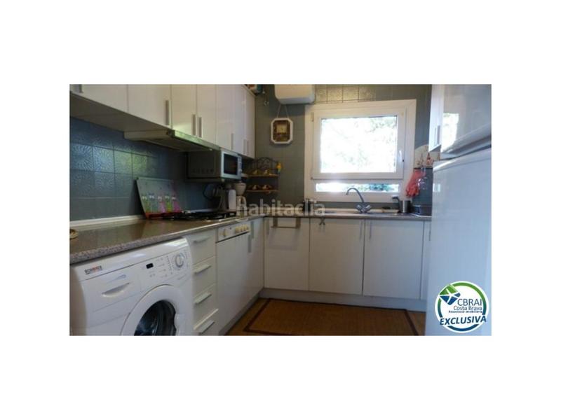 Foto d67cd0c8-99e2-4566-ac1d-7a5f2679ac6b. Pis amb aparcament a Carmençó Empuriabrava