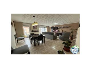 Etagenwohnung in Calle de pep ventura 11. Piso de 4 habitaciones en centro roses.