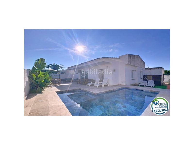 Foto b5f39454-25b1-4fc0-ac0f-e13db0442376. Casa amb aparcament a Alberes Empuriabrava