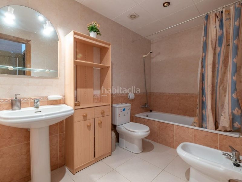 Foto b7dc45b5-7bd6-4704-b2df-f169f76d8e5d. Casa a Centre Roses