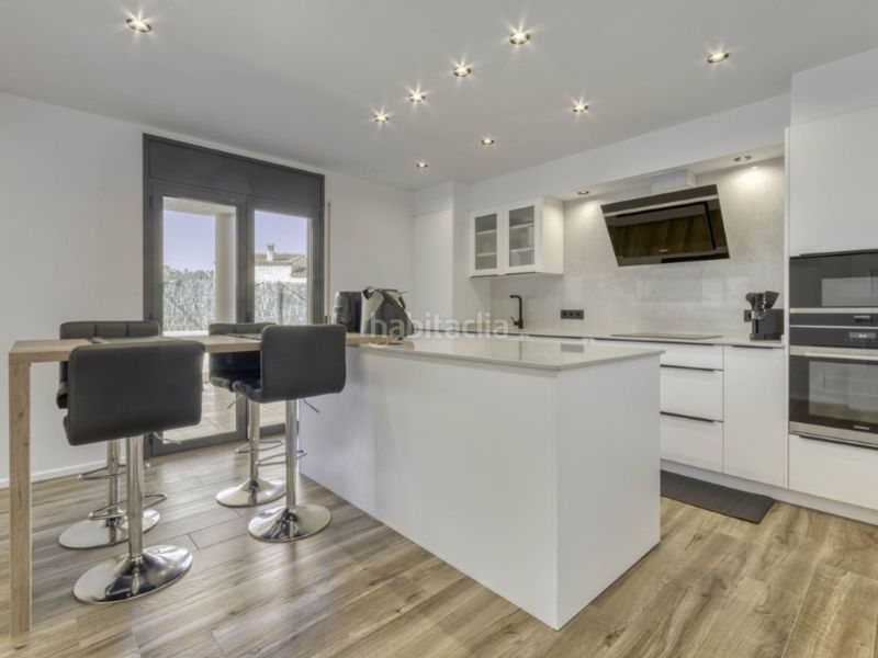 Foto 3d6b31fe-d894-45bb-9b88-ae4fe9e63f1a. Casa amb piscina a Cistella