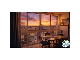 Appartamento  Carrer del delta-muga. Apartamento en planta 12 con vistas al lago y montaña, 2 habitac