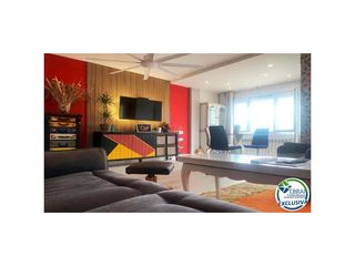 Flat in Calle de les drassanes 6. Amplio piso en venta en roses a 100 metros del mar