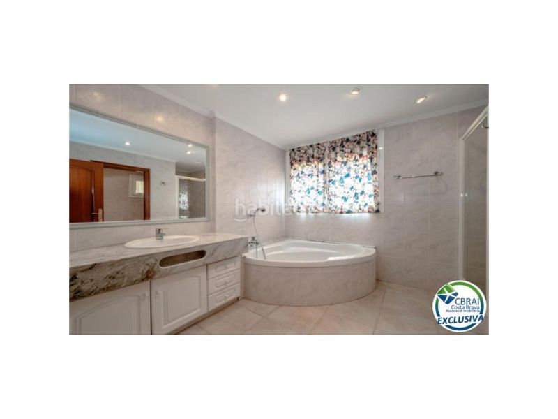 Foto 18329f3b-b269-497f-a0ae-677708bdf043. Casa a calle d'aristotil 27 a Els Grecs-Mas Oliva Roses