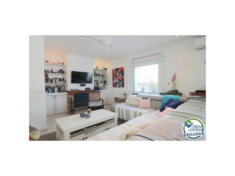 Foto 32d3bd32-5b90-450f-a631-1f20ed50f884. Casa amb aparcament piscina a Cap Ras - Creus - Falconera Empuriabrava