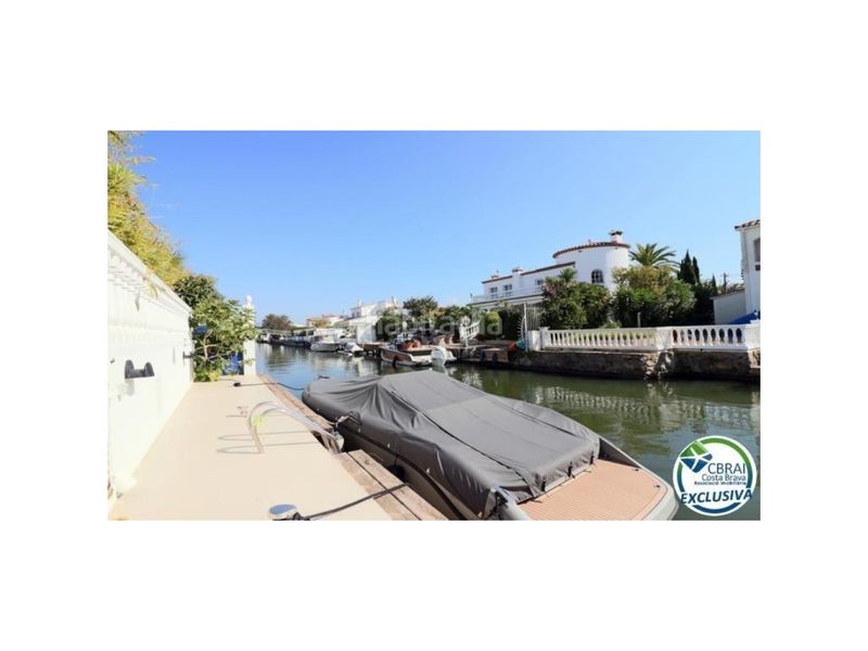 Foto 7f5bda8c-e393-479f-a8be-375183c30eb6. Casa amb aparcament piscina a Cap Ras - Creus - Falconera Empuriabrava