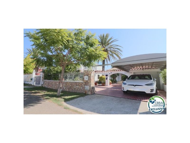 Foto f7a96697-fd58-4951-b48f-d4e452880a8d. Casa amb aparcament piscina a Cap Ras - Creus - Falconera Empuriabrava