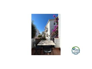 Casa  Sector poblat típic. Gran casa con garaje y 4 dormitorios se vende en empuriabrava, c