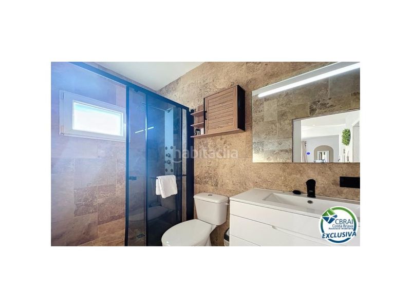 Foto d2c66b32-d886-4291-8830-d3caeb89f85d. Casa amb aparcament a Alberes Empuriabrava