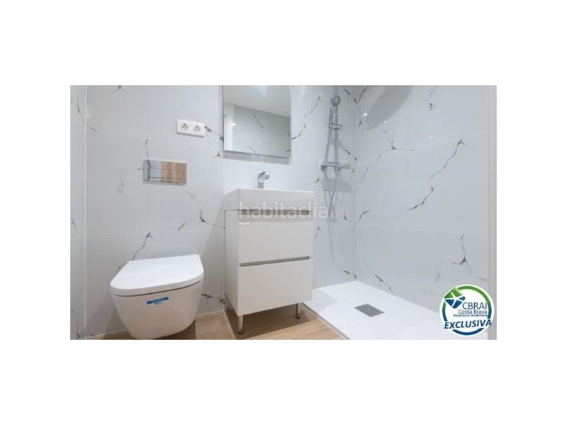 Foto 30c4ab82-afc5-4c1e-b4f3-c2b1436c795e. Pis a Centre Roses