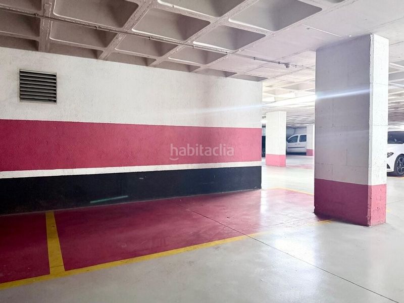 Foto 2ddca007-8b31-4f12-b9e6-81789c5b3013. Aparcament cotxe a Centre Figueres