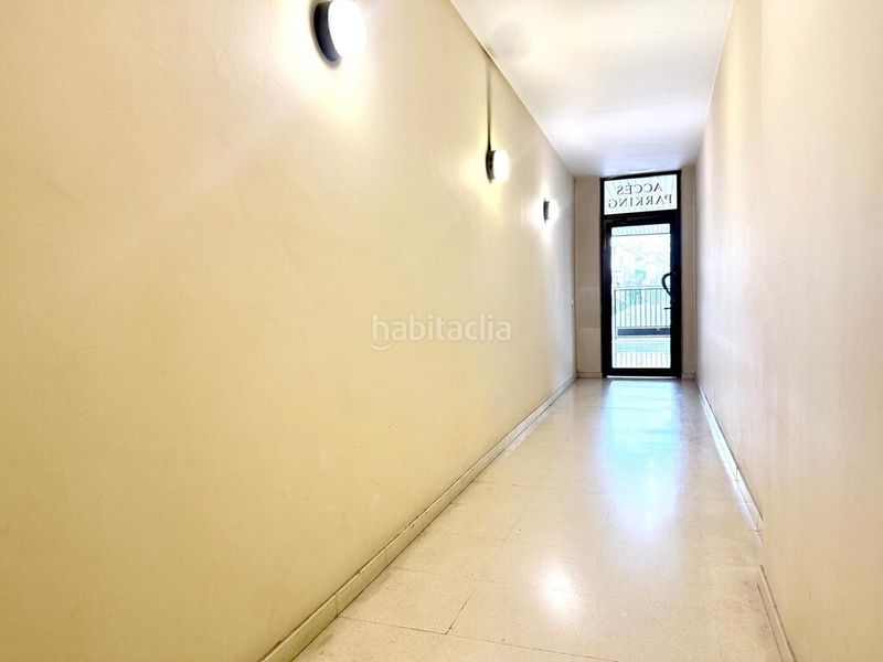 Foto c2826021-032a-4bc6-90ca-7a4d42f20ecf. Aparcament cotxe a Centre Figueres