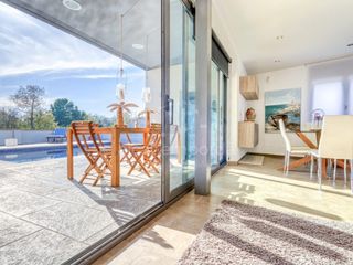 Casa  Calle vilafant 15. En santa llogaia, privacidad, luz natural, espacio al aire libre