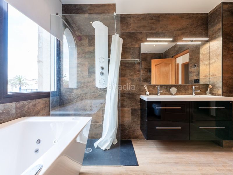 Foto 01ba20ba-b5ac-4afa-b636-c7596a1d8c26. Casa amb calefacció a Requesens Empuriabrava