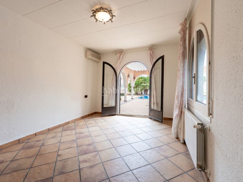 Foto 558bf360-8a24-4756-8d97-5b52ebd89a42. Casa amb calefacció a Requesens Empuriabrava