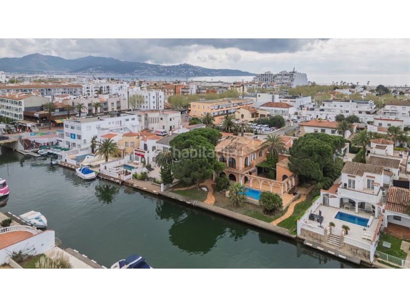 Foto 6aca79dd-e2b8-4ab3-8e56-ba2fc2de3a08. Casa amb calefacció a Requesens Empuriabrava