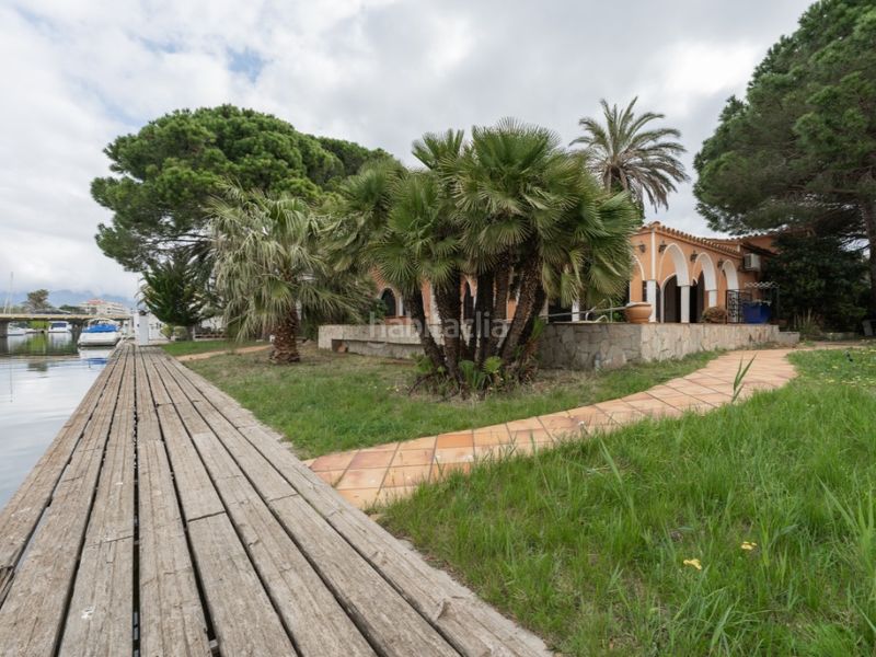 Foto 77ca85b8-7c79-4517-89d5-00453b7d81ba. Casa amb calefacció a Requesens Empuriabrava